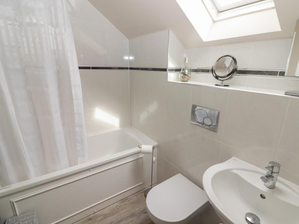 Daffodil Apartment Tenby Ngoại thất bức ảnh